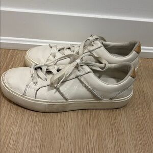 UGG Women’s Casual Sneakers